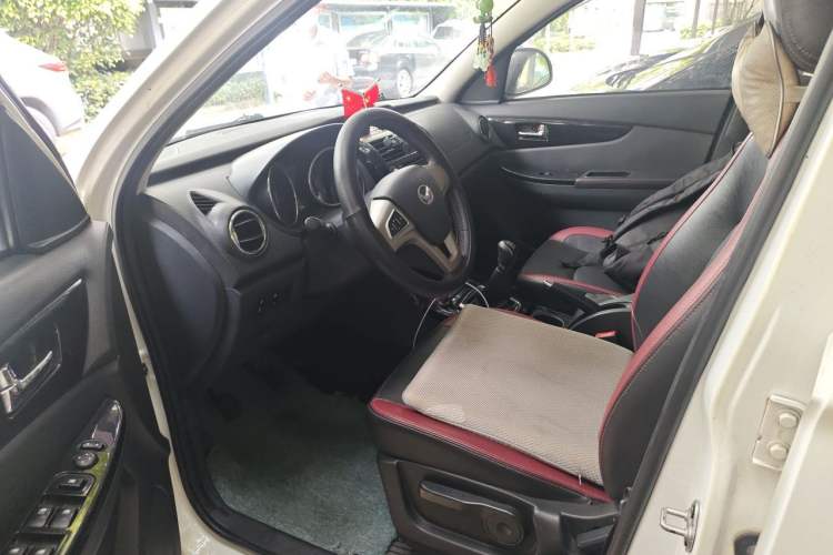 Used HYOSOW S3 2014 1.5L Luxury Version China IV Emission Standard Driver Seat