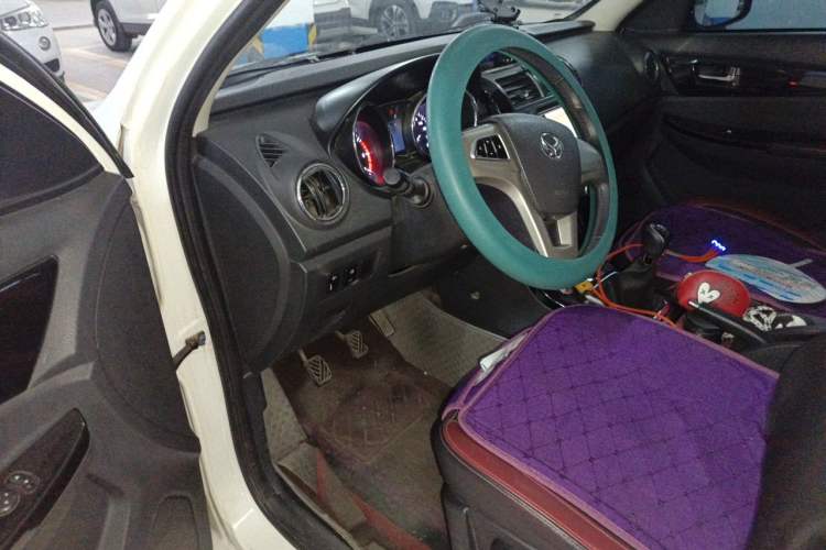 Used HYOSOW S3 2014 1.5L Luxury Version China IV Emission Standard Driver Seat