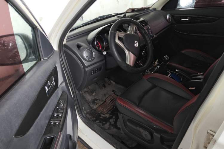 Used HYOSOW S3 2014 1.5L Comfort Version China IV Emission Standard Driver Seat