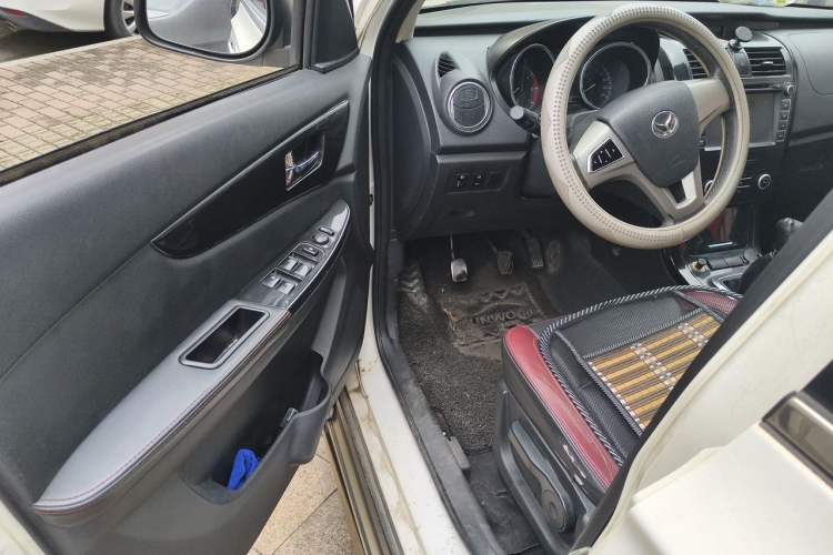 Used HYOSOW S3 2014 1.5L Luxury Version China IV Emission Standard Driver Seat