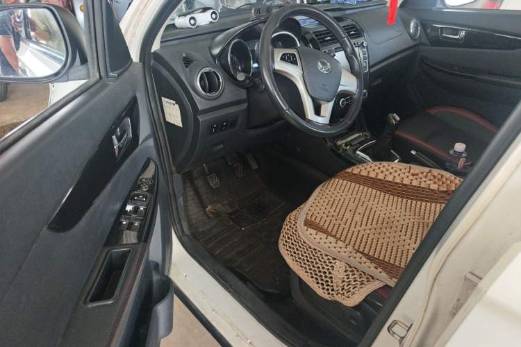 Used HYOSOW S3 2014 1.5L Luxury Version China IV Emission Standard Driver Seat