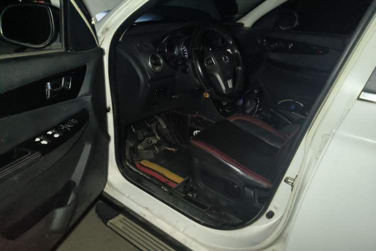 Used HYOSOW S3 2014 1.5L Luxury Version China IV Emission Standard Driver Seat