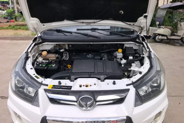 Used HYOSOW S3 2014 1.5L Luxury Version China IV Emission Standard Engine Bay
