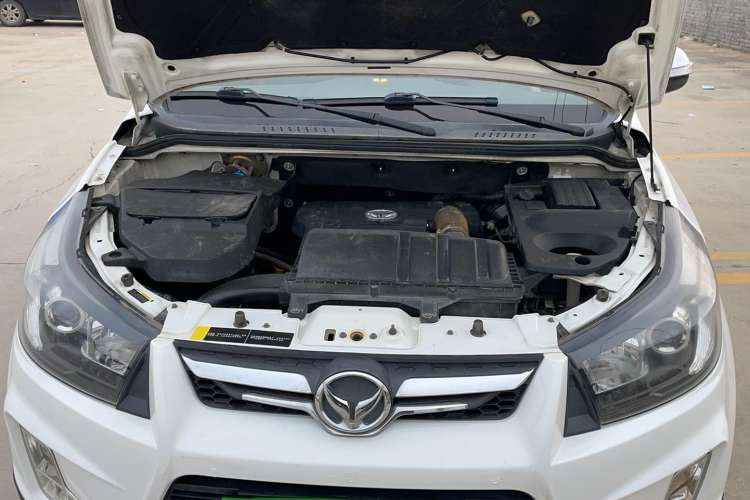 Used HYOSOW S3 2014 1.5L Luxury Version China IV Emission Standard Engine Bay