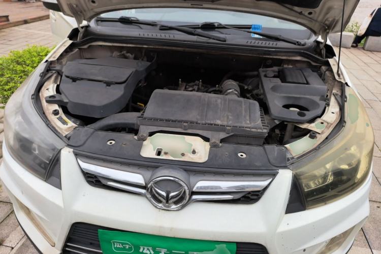 Used HYOSOW S3 2014 1.5L Comfort Version China IV Emission Standard Engine Bay