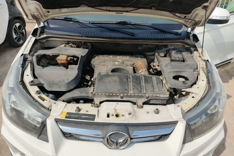 Used HYOSOW S3 2014 1.5L Luxury Version China IV Emission Standard Engine Bay