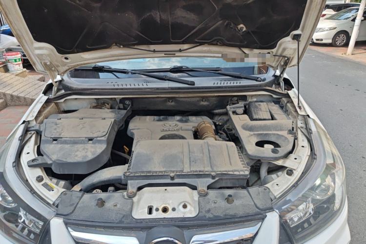 Used HYOSOW S3 2014 1.5L Comfort Version China IV Emission Standard Engine Bay