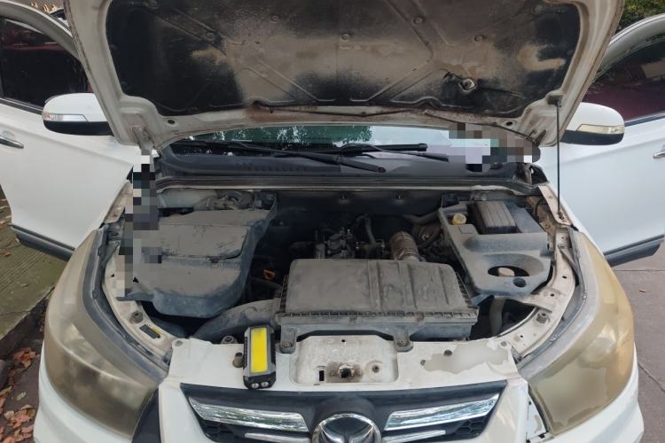 Used HYOSOW S3 2014 1.5L Luxury Version China IV Emission Standard Engine Bay