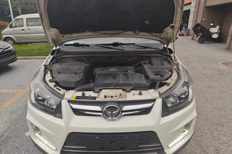Used HYOSOW S3 2014 1.5L Luxury Version China IV Emission Standard Engine Bay
