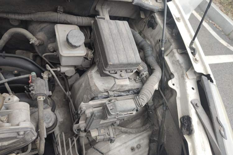 Used HYOSOW S3 2014 1.5L Luxury Version China IV Emission Standard Engine Bay Left