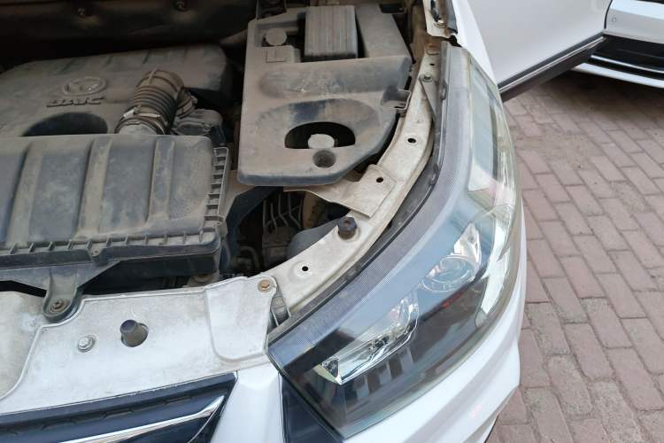 Used HYOSOW S3 2014 1.5L Comfort Version China IV Emission Standard Engine Bay Left