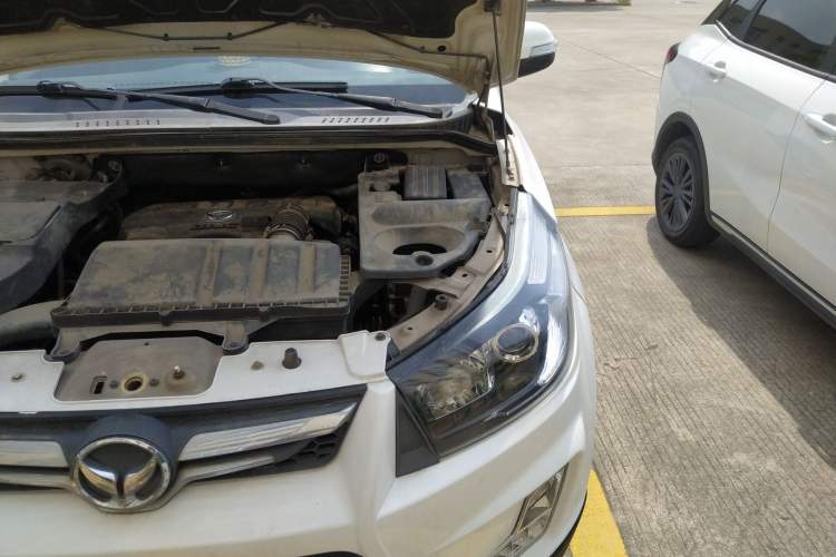 Used HYOSOW S3 2014 1.5L Luxury Version China IV Emission Standard Engine Bay Left