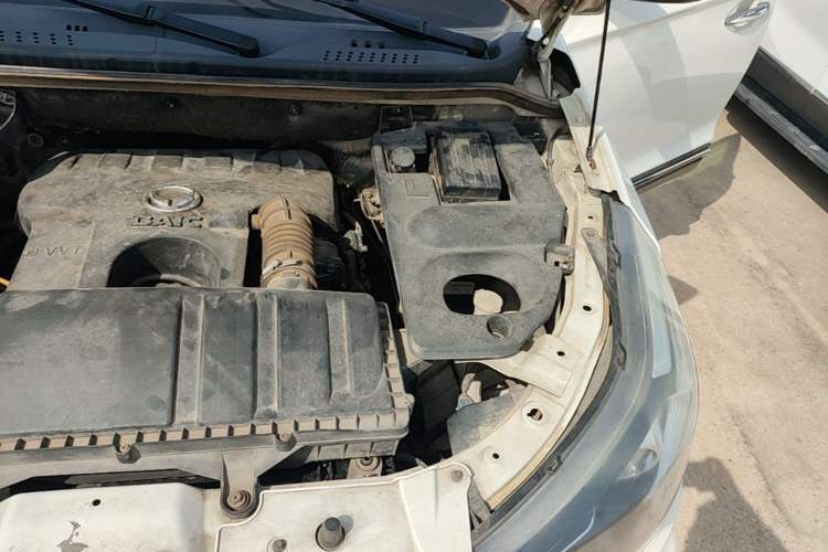 Used HYOSOW S3 2014 1.5L Luxury Version China IV Emission Standard Engine Bay Left