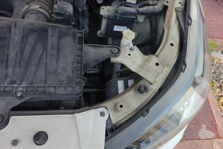 Used HYOSOW S3 2014 1.5L Comfort Version China IV Emission Standard Engine Bay Left
