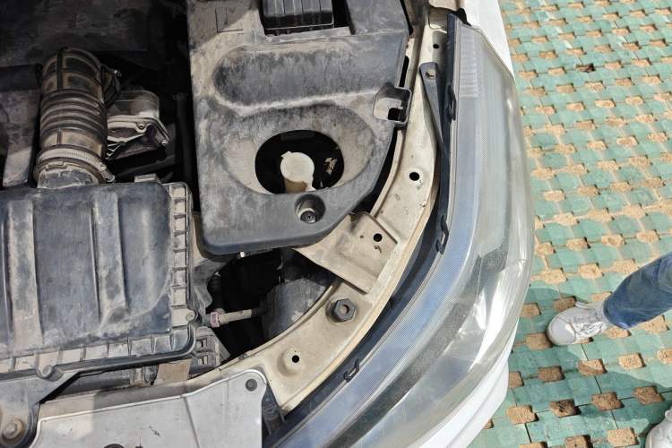 Used HYOSOW S3 2014 1.5L Comfort Version China IV Emission Standard Engine Bay Left