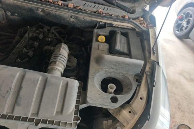 Used HYOSOW S3 2014 1.5L Luxury Version China IV Emission Standard Engine Bay Left