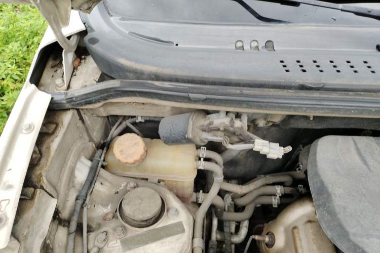 Used HYOSOW S3 2014 1.5L Comfort Version China IV Emission Standard Engine Bay Right