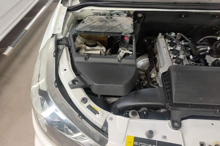 Used HYOSOW S3 2014 1.5L Luxury Version China IV Emission Standard Engine Bay Right