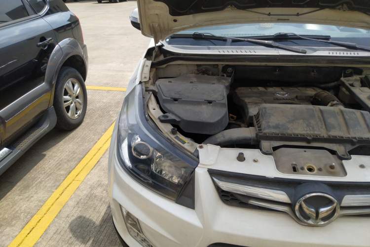 Used HYOSOW S3 2014 1.5L Luxury Version China IV Emission Standard Engine Bay Right