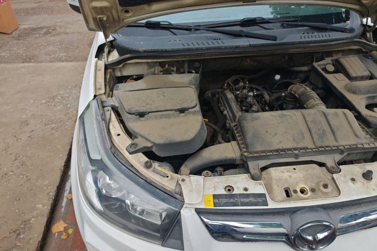 Used HYOSOW S3 2014 1.5L Comfort Version China IV Emission Standard Engine Bay Right