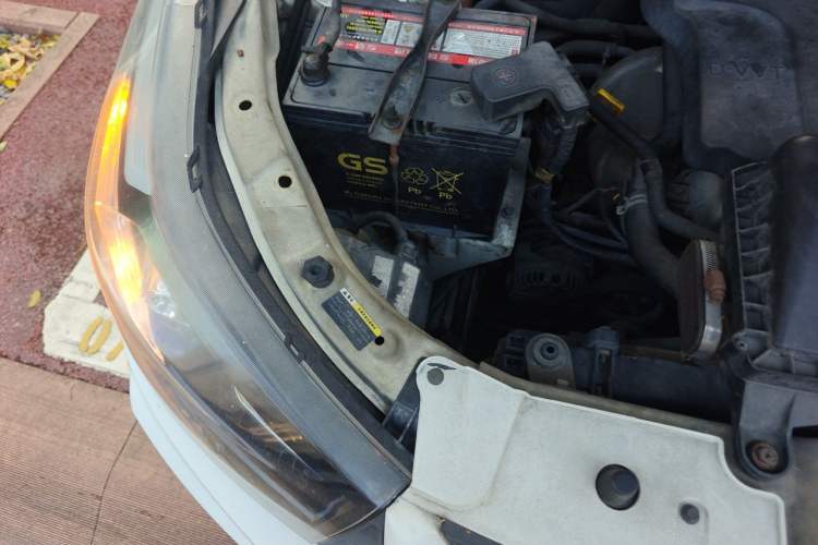 Used HYOSOW S3 2014 1.5L Comfort Version China IV Emission Standard Engine Bay Right