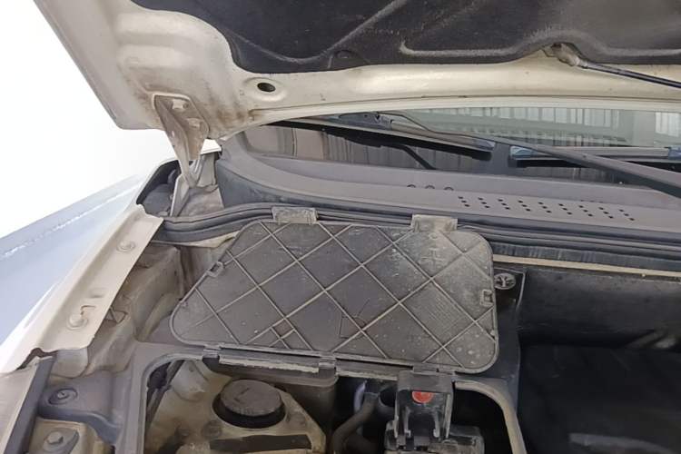 Used HYOSOW S3 2014 1.5L Luxury Version China IV Emission Standard Engine Bay Right