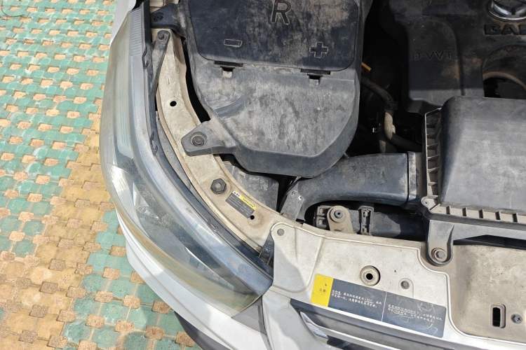 Used HYOSOW S3 2014 1.5L Comfort Version China IV Emission Standard Engine Bay Right