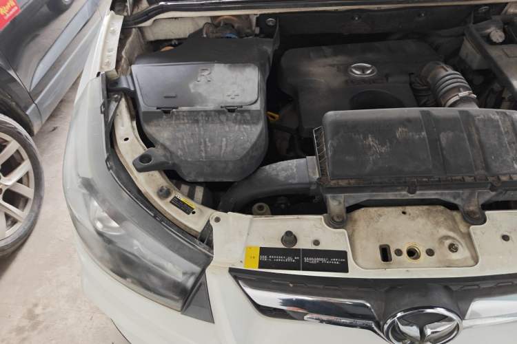 Used HYOSOW S3 2014 1.5L Comfort Version China IV Emission Standard Engine Bay Right