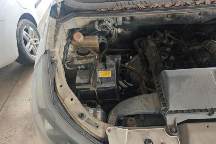 Used HYOSOW S3 2014 1.5L Luxury Version China IV Emission Standard Engine Bay Right
