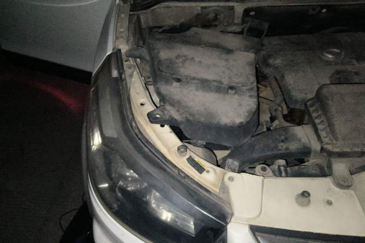 Used HYOSOW S3 2014 1.5L Luxury Version China IV Emission Standard Engine Bay Right