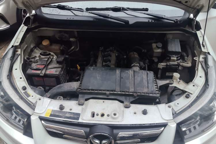 Used HYOSOW S3 2014 1.5L Comfort Version China IV Emission Standard Engine Bay