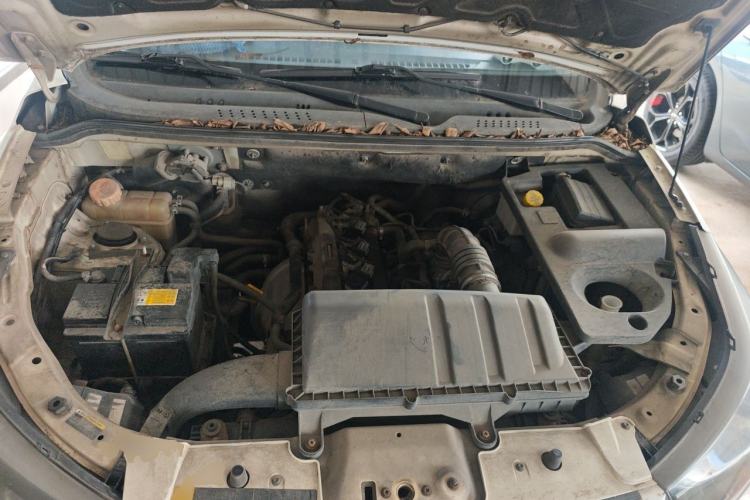 Used HYOSOW S3 2014 1.5L Luxury Version China IV Emission Standard Engine Bay