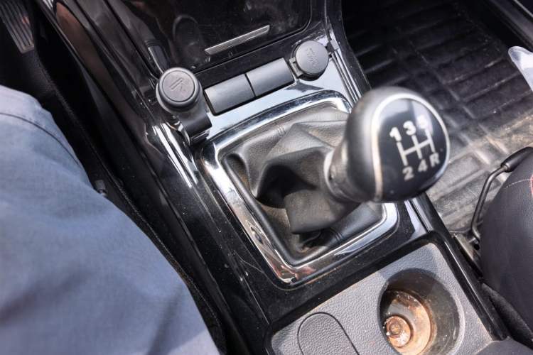 Used HYOSOW S3 2014 1.8L Prestige Version China IV Emission Standard Gear Lever