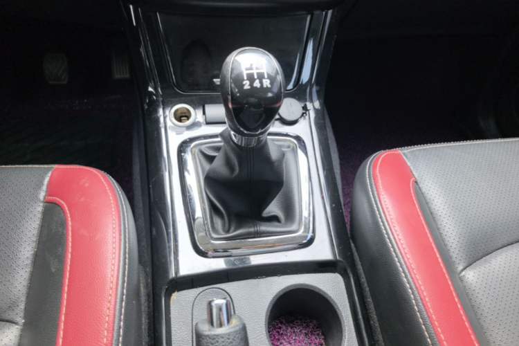 Used HYOSOW S3 2014 1.5L Luxury Version China IV Emission Standard Gear Lever