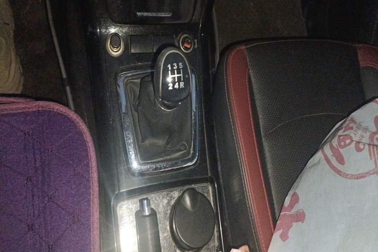 Used HYOSOW S3 2014 1.5L Luxury Version China IV Emission Standard Gear Lever