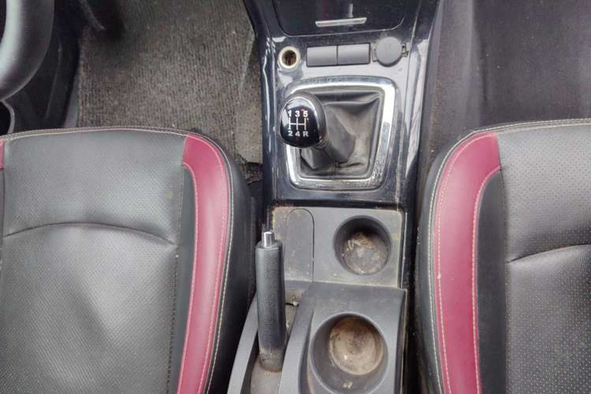 Used HYOSOW S3 2014 1.5L Luxury Version China IV Emission Standard Gear Lever