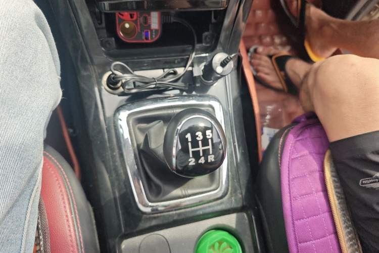 Used HYOSOW S3 2014 1.5L Luxury Version China IV Emission Standard Gear Lever