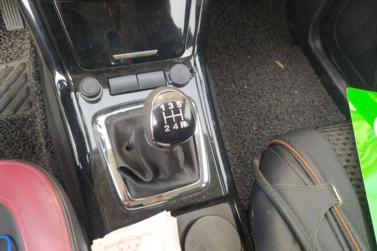 Used HYOSOW S3 2014 1.5L Luxury Version China IV Emission Standard Gear Lever