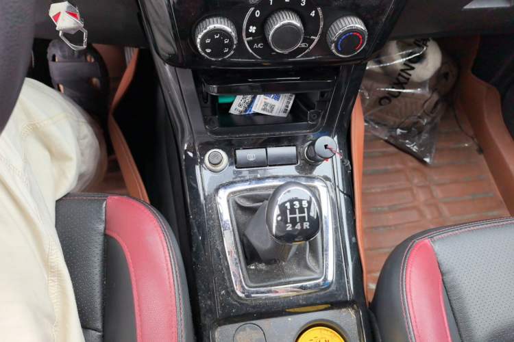 Used HYOSOW S3 2014 1.5L Comfort Version China IV Emission Standard Gear Lever