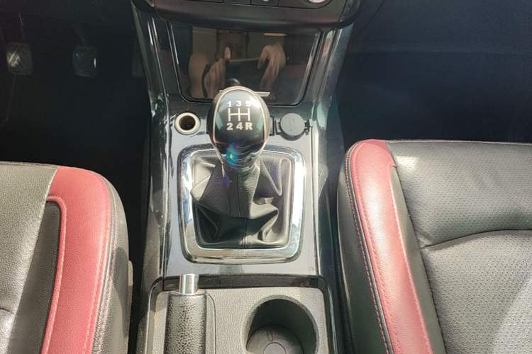 Used HYOSOW S3 2014 1.5L Luxury Version China IV Emission Standard Gear Lever