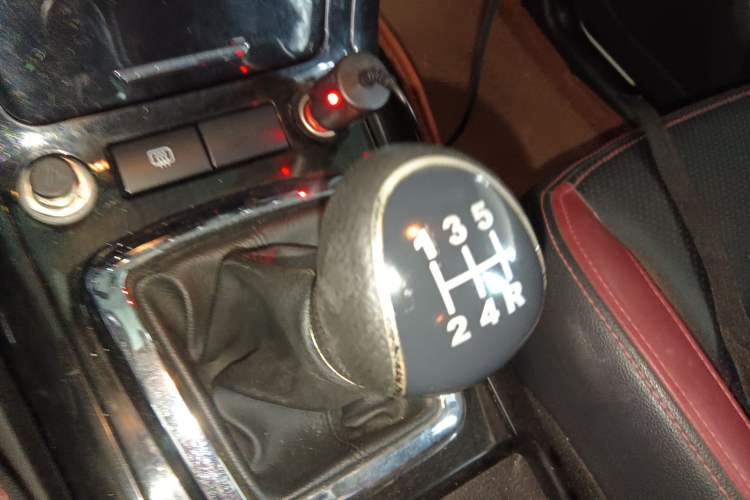 Used HYOSOW S3 2014 1.5L Comfort Version China IV Emission Standard Gear Lever