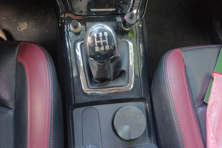 Used HYOSOW S3 2014 1.5L Comfort Version China IV Emission Standard Gear Lever