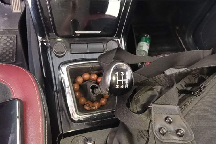 Used HYOSOW S3 2014 1.5L Luxury Version China IV Emission Standard Gear Lever