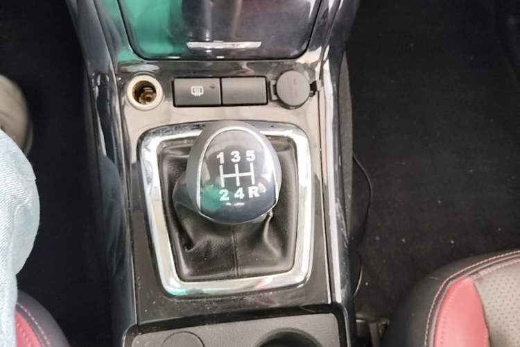 Used HYOSOW S3 2014 1.5L Comfort Version China IV Emission Standard Gear Lever