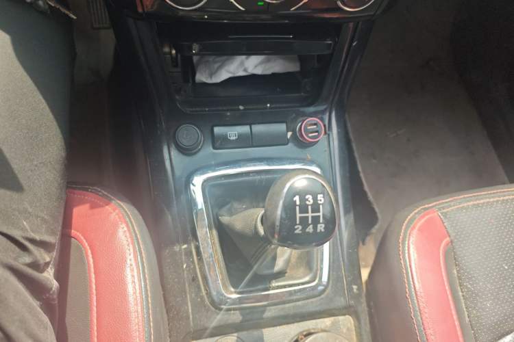 Used HYOSOW S3 2014 1.5L Comfort Version China IV Emission Standard Gear Lever