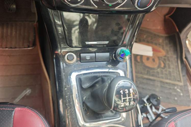 Used HYOSOW S3 2014 1.5L Comfort Version China IV Emission Standard Gear Lever