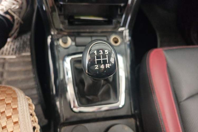 Used HYOSOW S3 2014 1.5L Luxury Version China IV Emission Standard Gear Lever