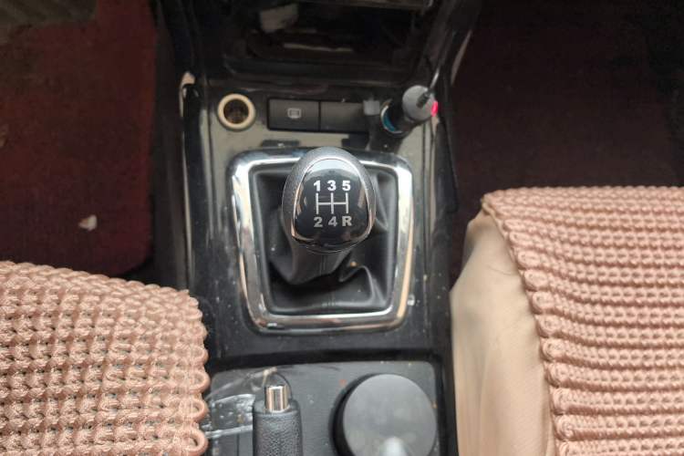 Used HYOSOW S3 2014 1.5L Comfort Version China IV Emission Standard Gear Lever