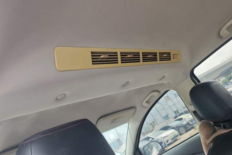 Used HYOSOW S3 2014 1.5L Luxury Version China IV Emission Standard Headliner