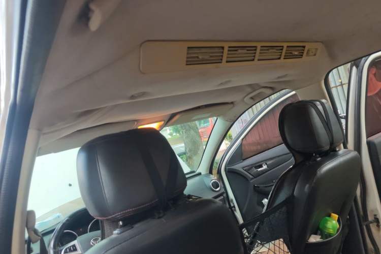 Used HYOSOW S3 2014 1.5L Luxury Version China IV Emission Standard Headliner